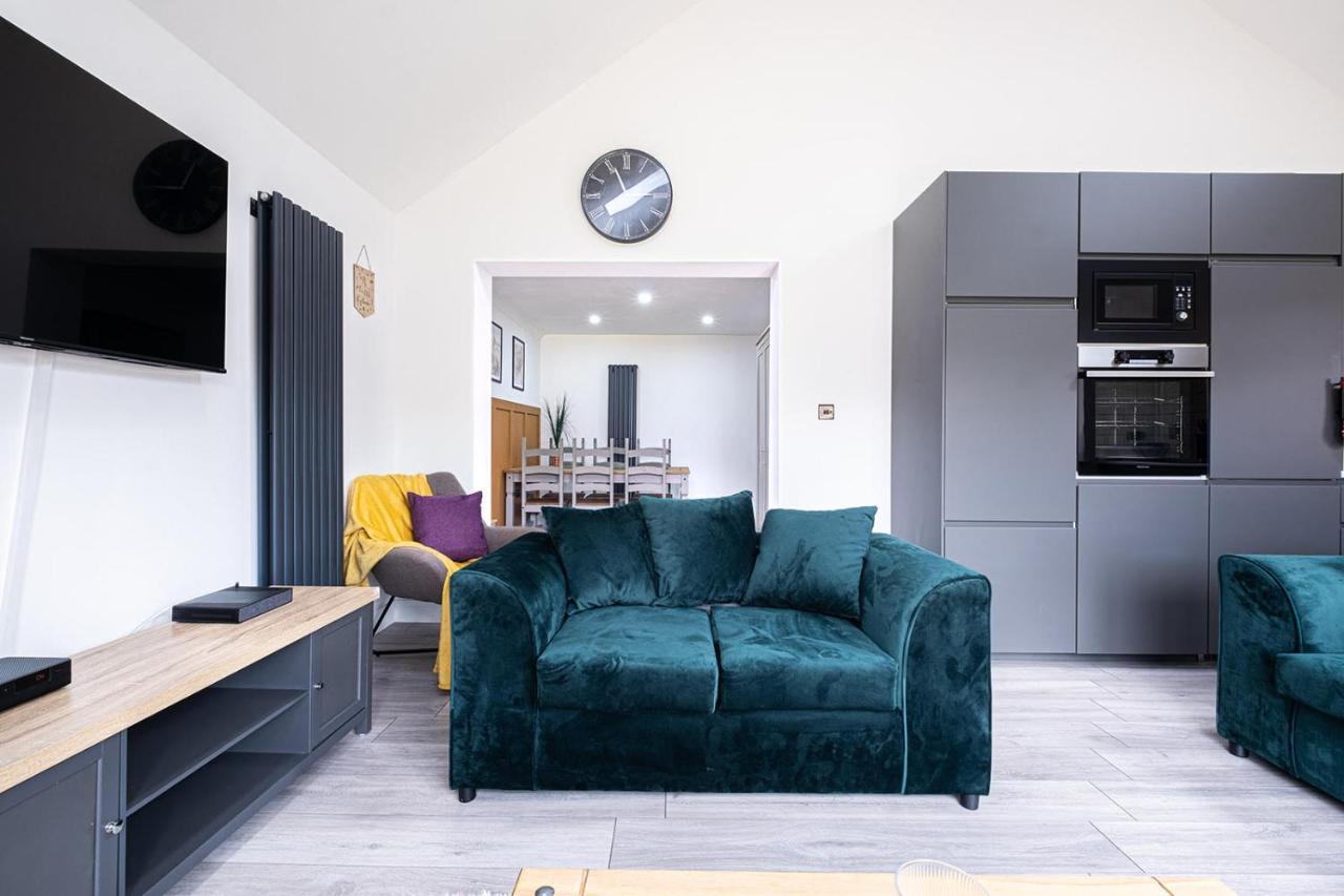 7 Guests - 4 Bedroom - Free Wi-Fi - Kettering Exteriör bild